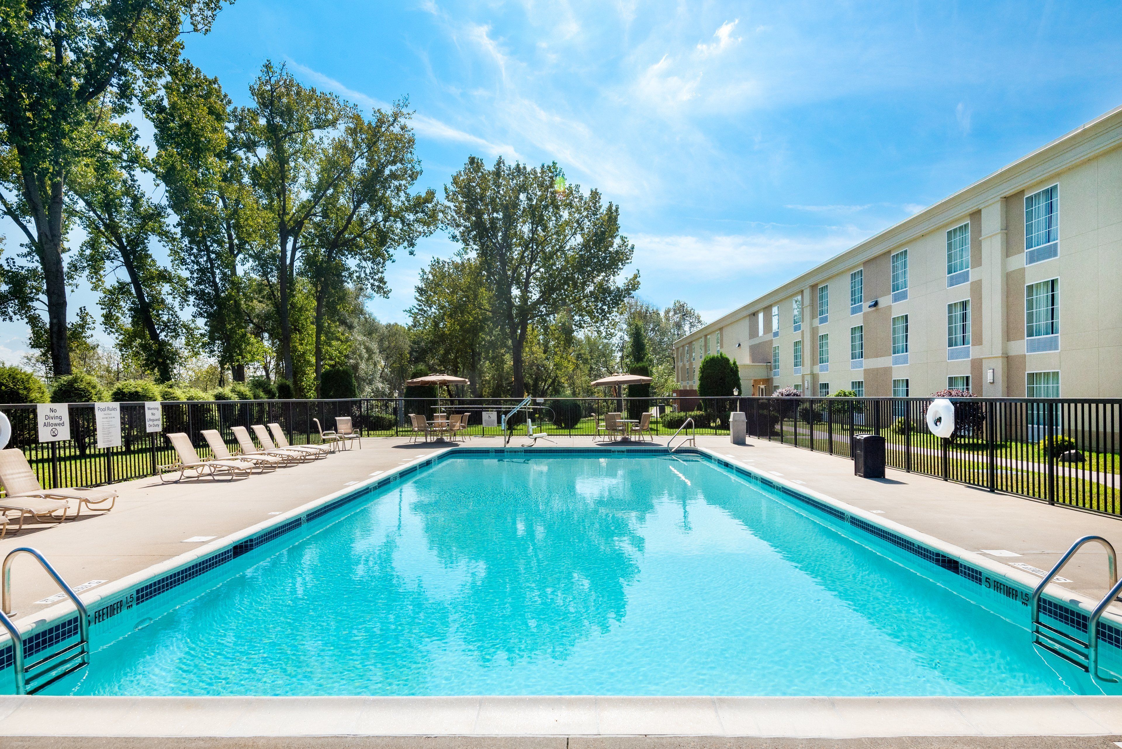 Sesongbasert utendørsbasseng