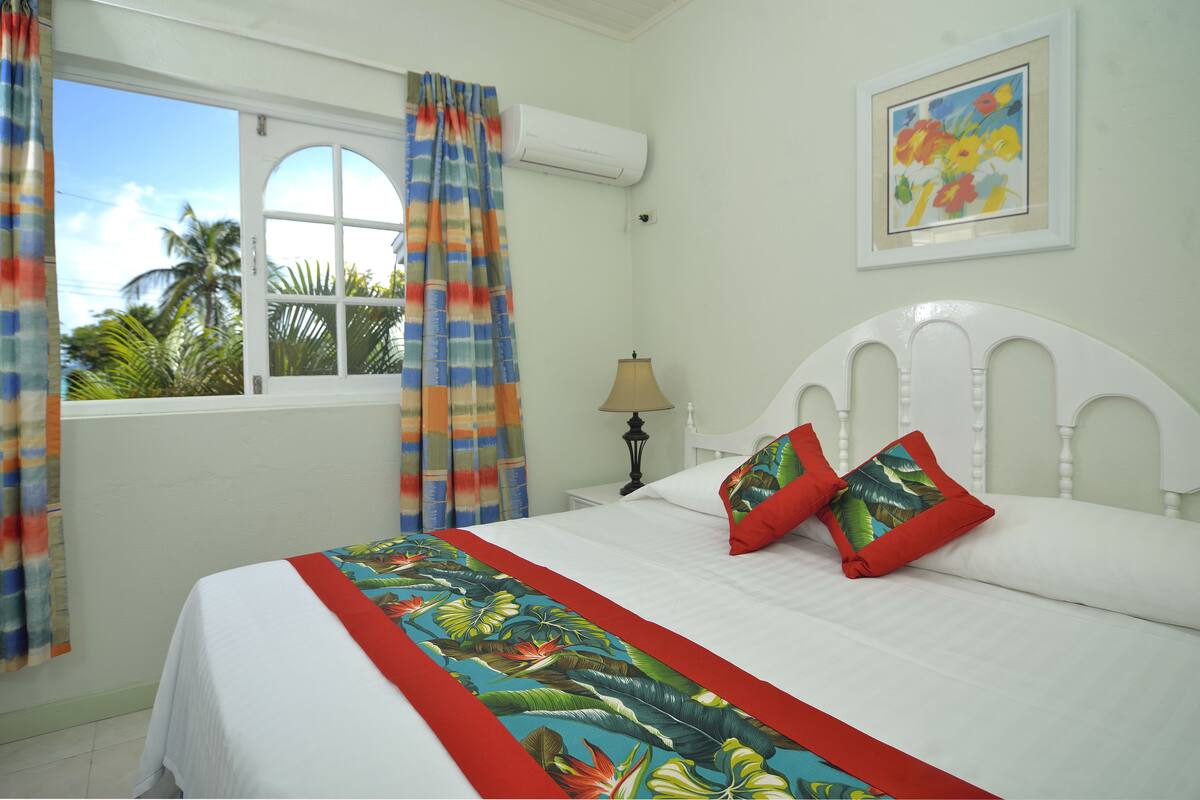Habitación estándar, 1 habitación, vistas al jardín | Tabla de planchar con plancha, wifi gratis, ropa de cama