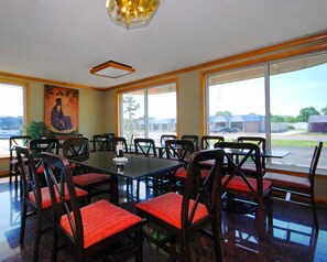 Free daily full breakfast - Baymont by Wyndham Sandusky (Sandusky)