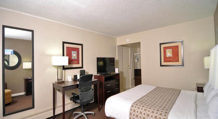 Premium bedding, desk, blackout drapes, soundproofing