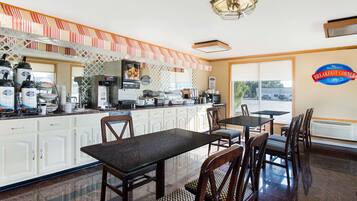 Petit déjeuner complet compris tous les jours