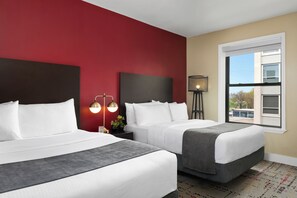 Ropa de cama de alta calidad, minibar, escritorio y cortinas opacas