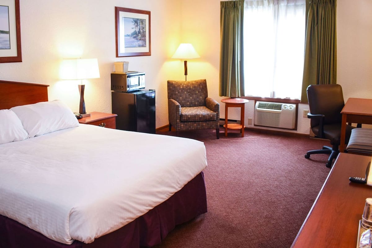 Desk, free WiFi, bed sheets, alarm clocks