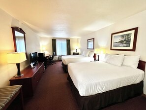 Escritorio, wifi gratis, ropa de cama y despertador