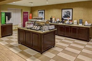 Free daily buffet breakfast - Hampton Inn & Suites Destin (Destin)