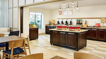 Colazione a buffet inclusa, servita tutte le mattine