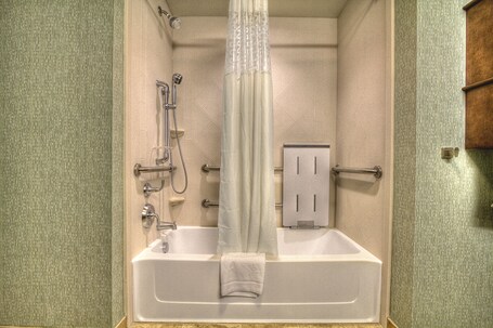 Hampton Inn Suites Destin - Image 13