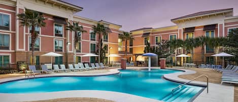 Outdoor pool, pool loungers