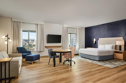 In-room safe, desk, travel cot, free WiFi