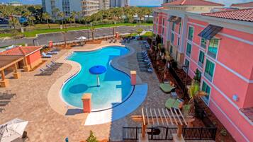 Outdoor pool, pool loungers