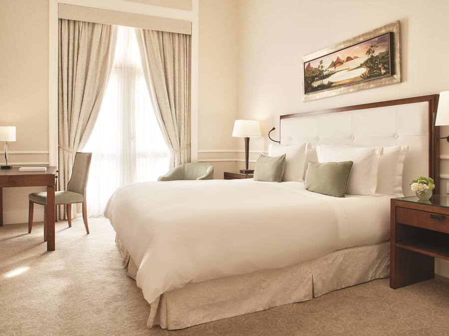 Superior Room, City View | Premium bedding, minibar, in-room safe, laptop workspace