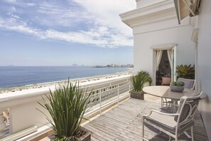 Premium bedding, minibar, in-room safe, desk - Copacabana Palace, A Belmond Hotel, Rio de Janeiro (Rio de Janeiro)
