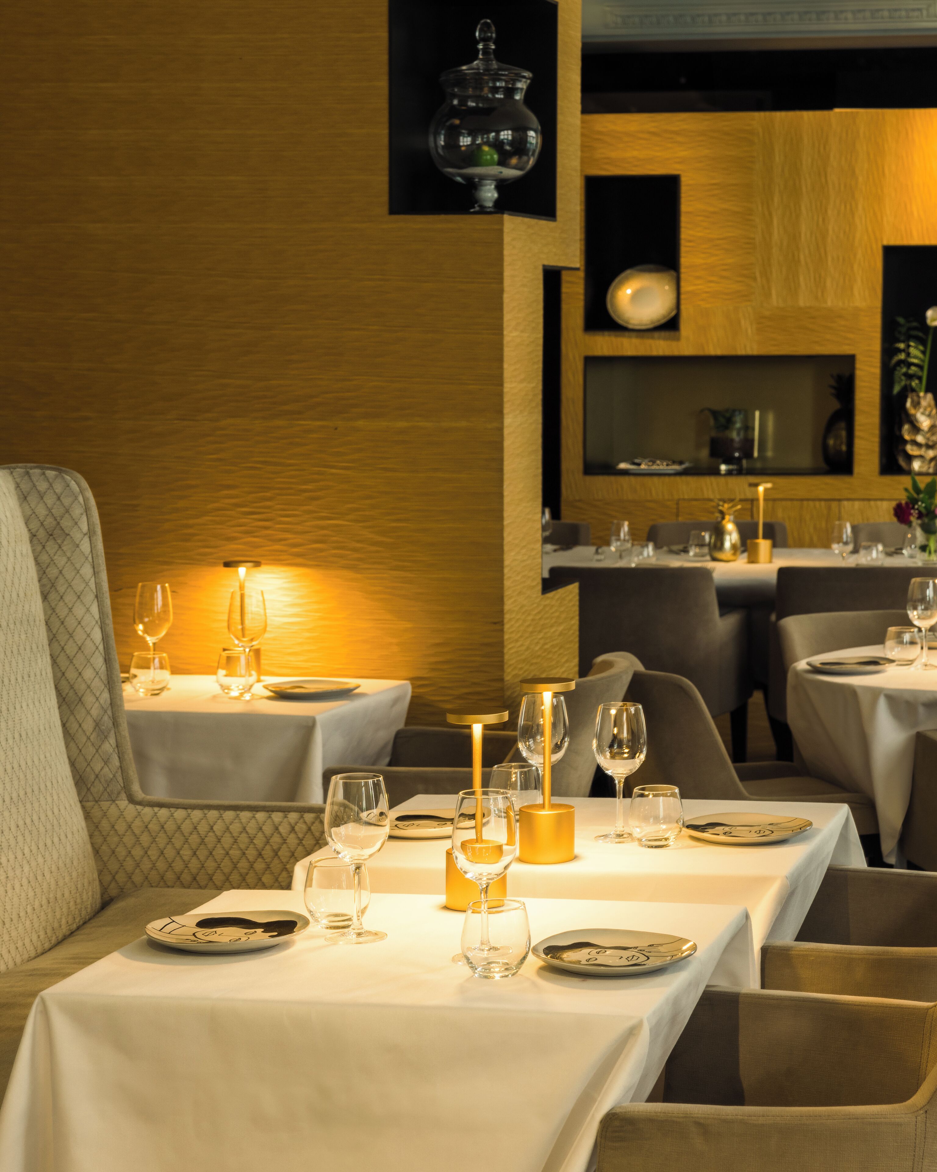 breakfast, lunch and dinner served