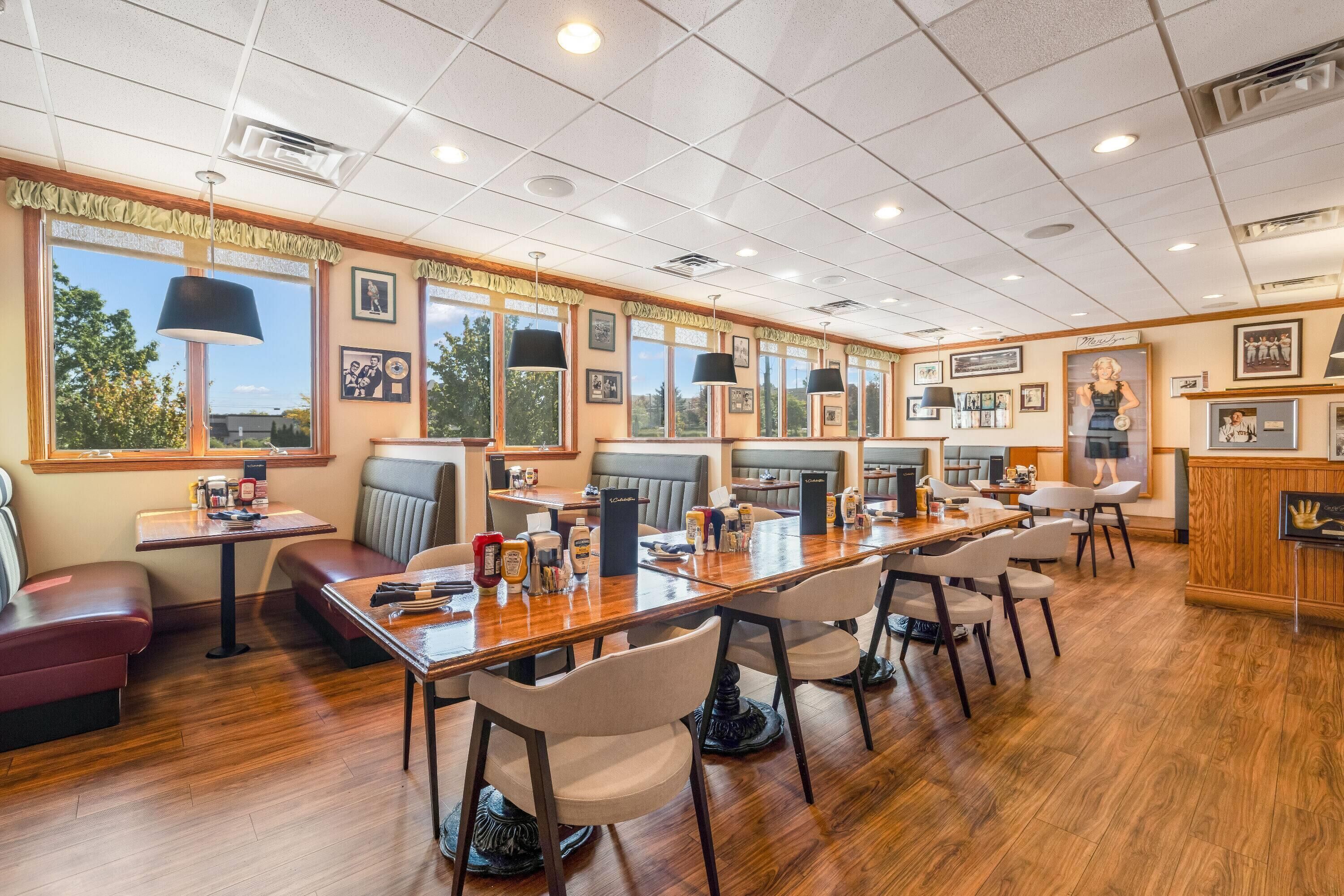 Dinner served, American cuisine