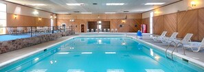 Una piscina cubierta