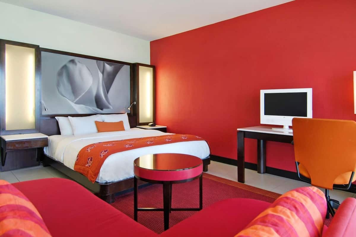 Premium bedding, down comforters, in-room safe, iron/ironing board