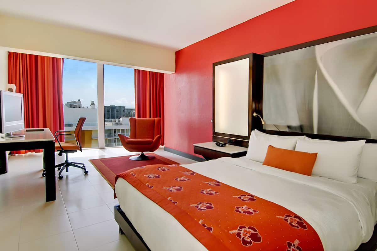 Premium bedding, down duvets, in-room safe, iron/ironing board