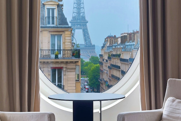Suite, 1 King Bed, Tower | Premium bedding, pillow-top beds, minibar, in-room safe