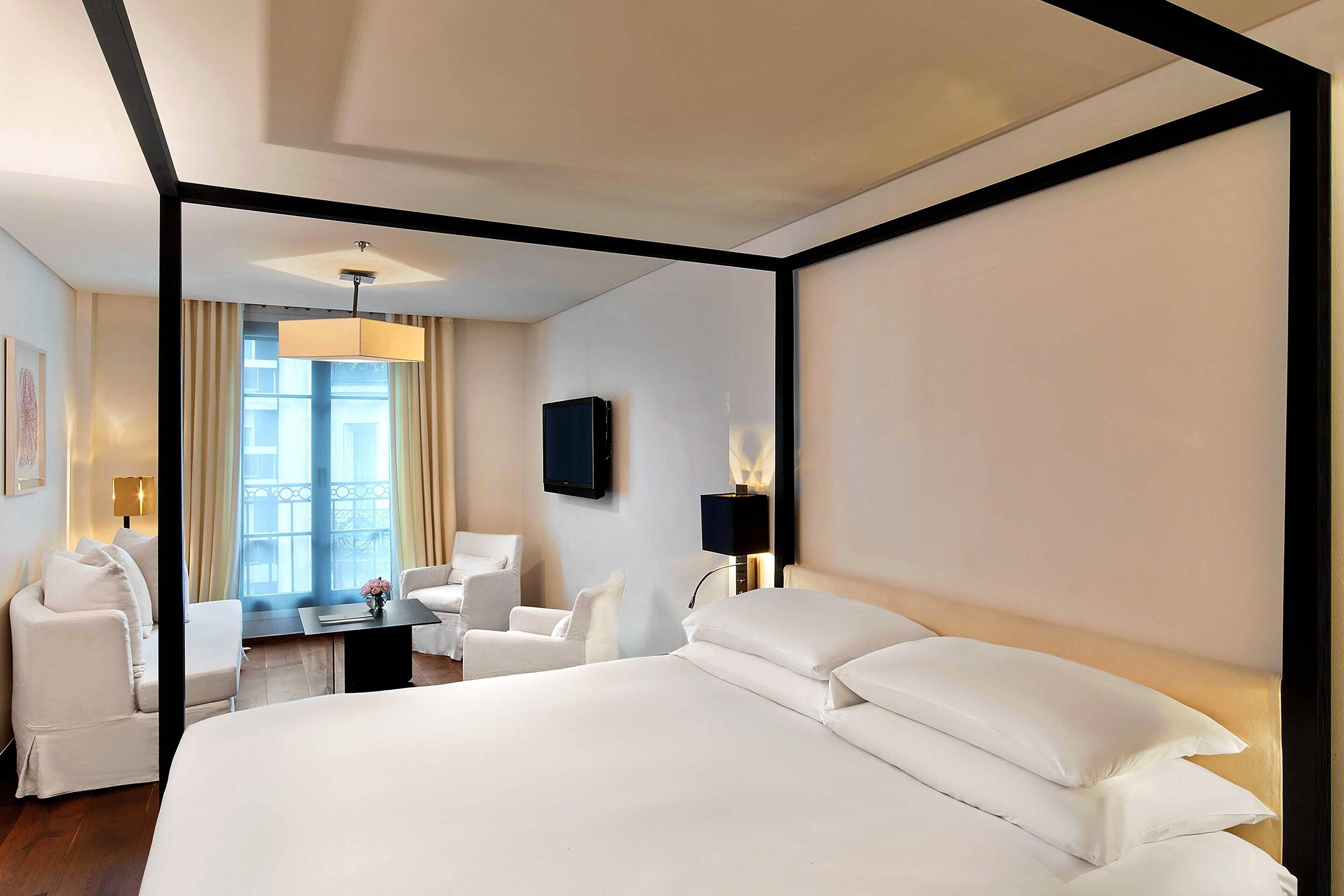 junior suite, 1 king bed, non smoking | 1 bedroom, premium bedding, pillow-top beds, minibar