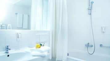 milieuvriendelijk toiletgerief, een haardroger, handdoeken