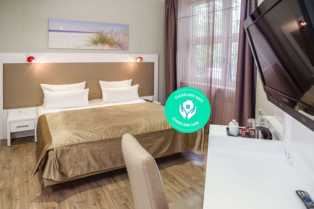 Standard Room, 2 Twin Beds | Desk, WiFi (free), bed sheets