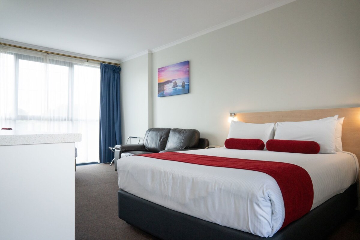 Desk, iron/ironing board, free WiFi, alarm clocks