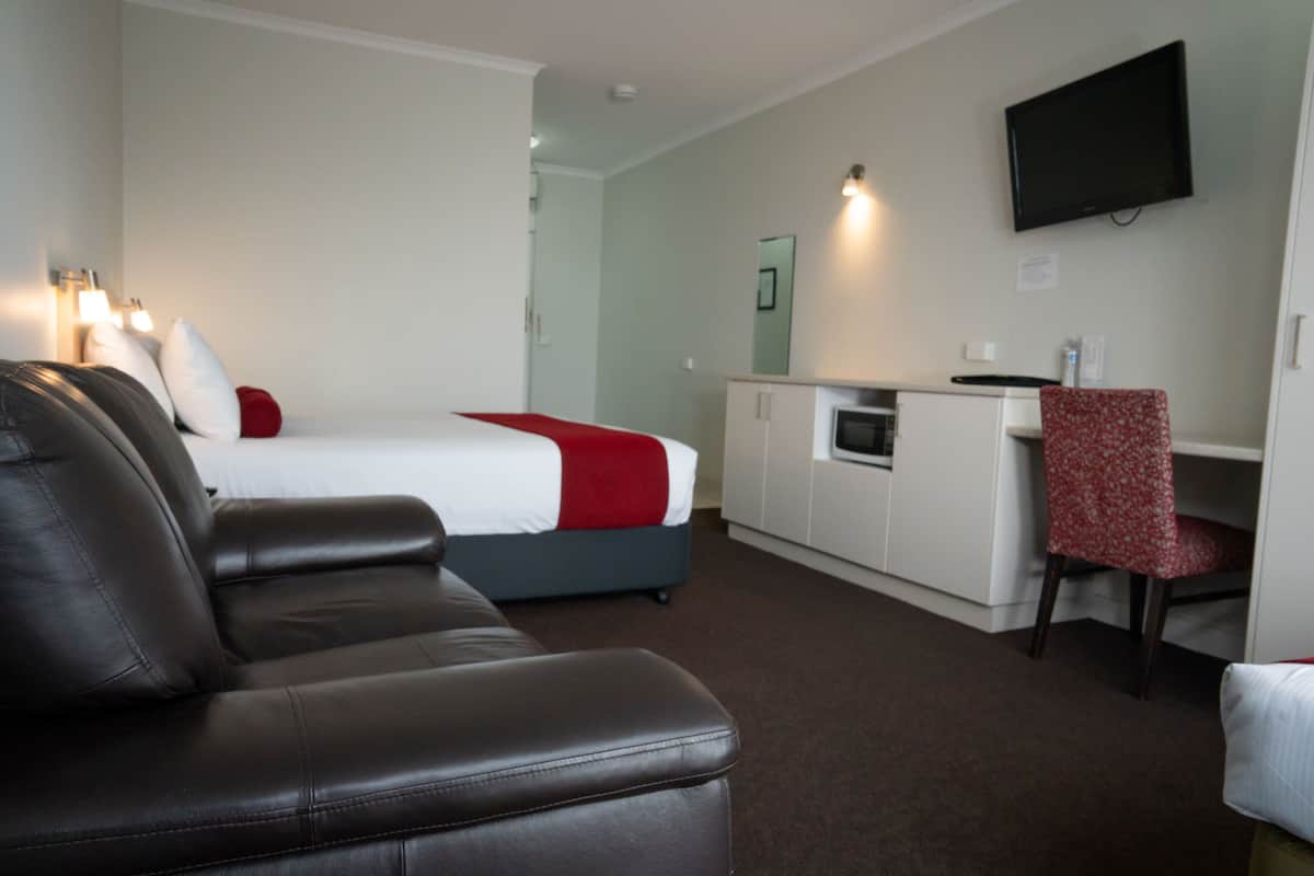 Superior Twin Room | Living room | LCD TV