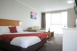 Superior Queen Room | Desk, iron/ironing board, free WiFi, bed sheets