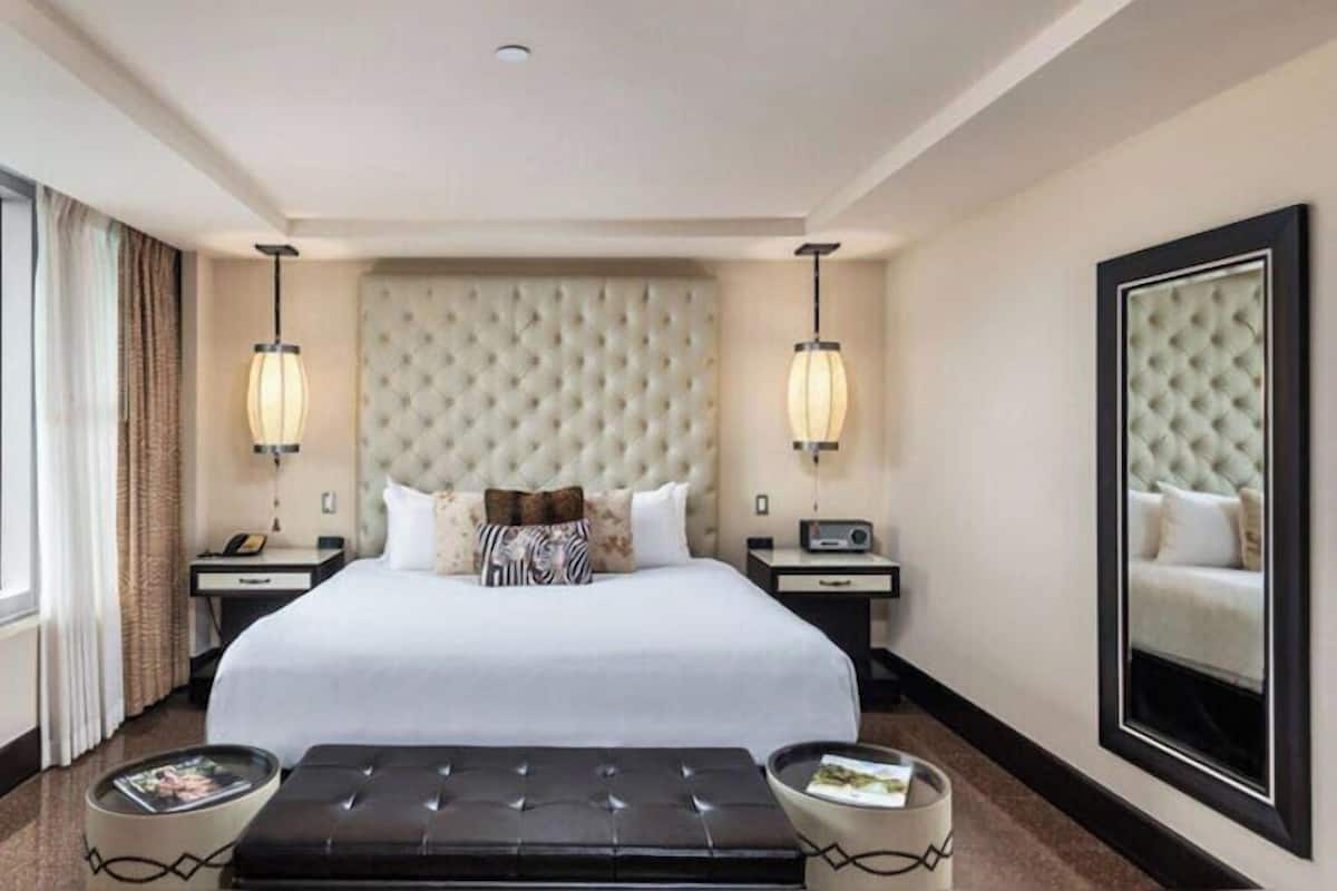 Poolside Cabana Queen Room