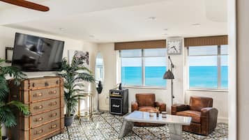 Quarto premium, 1 cama King, vista para o oceano | 1 quarto, roupas de cama premium, edredons de pluma, cofres nos quartos
