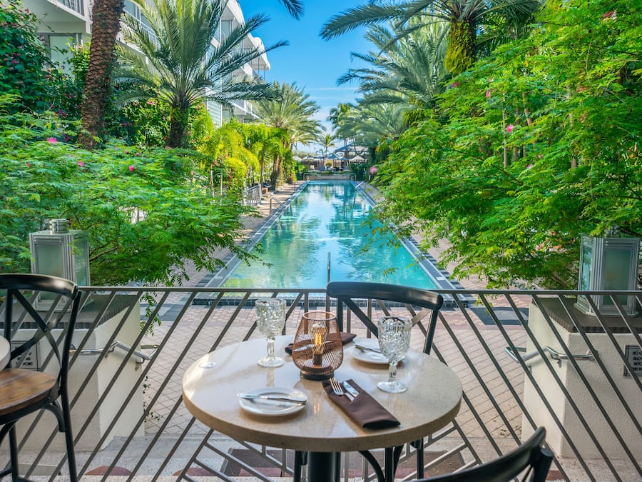 2 restaurants, serveren ontbijt, lunch, diner, Spaanse gerechten