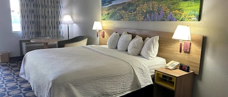 Bàn, bàn ủi/dụng cụ ủi quần áo, nôi (giường cho trẻ sơ sinh) miễn phí