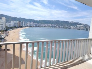 Standard Room, Beach View | Terrace/patio - Hotel El Presidente Acapulco (Acapulco)