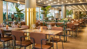 Free buffet breakfast 