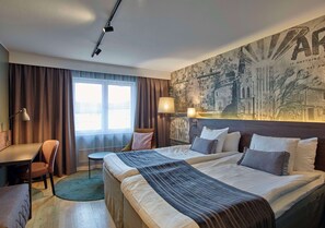 In-room safe, desk, blackout curtains, iron/ironing board - Scandic Grand Örebro (Örebro)