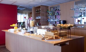 Desayuno a la carta diario (EUR 15 por persona)