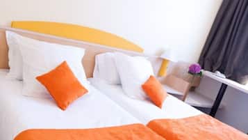 Standard Twin Room, 2 Twin Beds | Desk, soundproofing, iron/ironing board, free WiFi