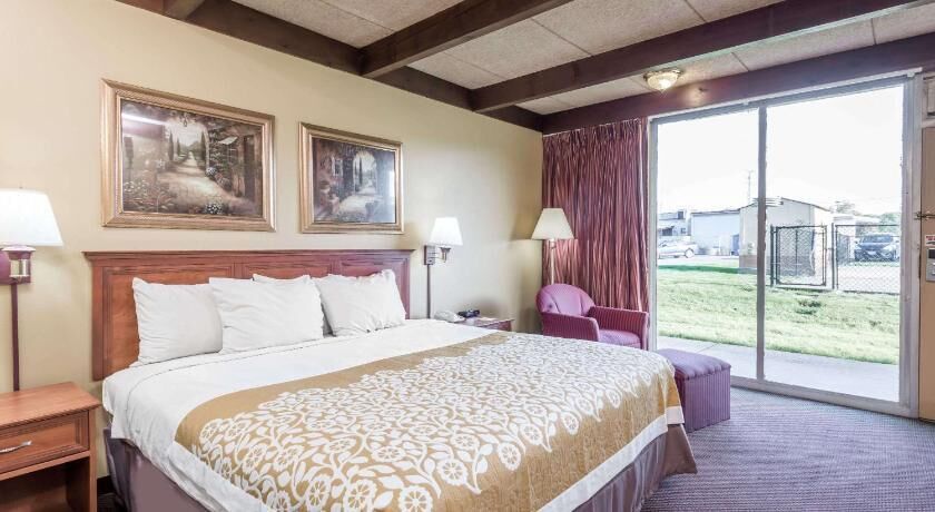 Desk, blackout drapes, free WiFi, bed sheets