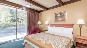 Standard Room, 1 Queen Bed | Desk, blackout drapes, free WiFi, bed sheets