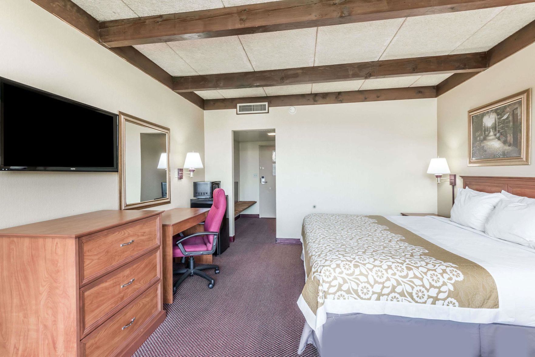 Desk, blackout drapes, free WiFi, bed sheets
