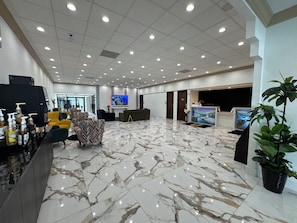 Lobby sitting area - Baymont by Wyndham Corpus Christi Airport (Corpus Christi)