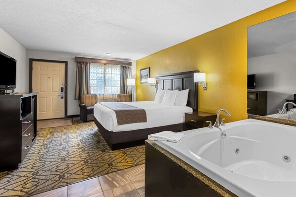 Standard Room, 1 King Bed, Non Smoking, Jetted Tub | Desk, blackout drapes, iron/ironing board, cribs/infant beds