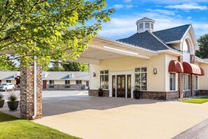 Exterior - Best Western of Harbor Springs (Harbor Springs)