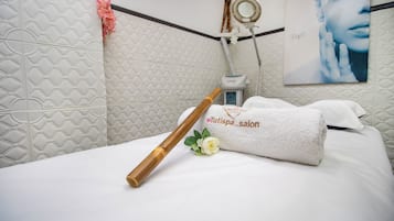 Couples treatment rooms, sauna, steam room, body treatments