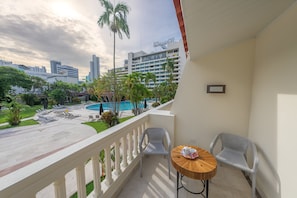 Room, 1 King Bed, Poolside (Cabana) | Premium bedding, down comforters, in-room safe, desk