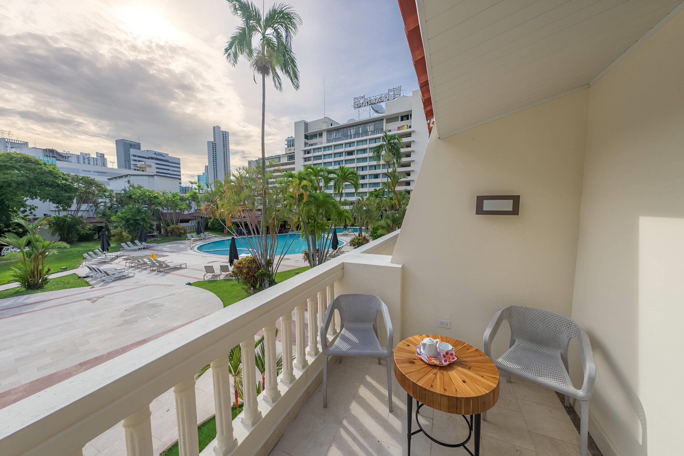 Habitación, 1 cama King size, junto a la alberca (Cabana) | Ropa de cama de alta calidad y edredón 