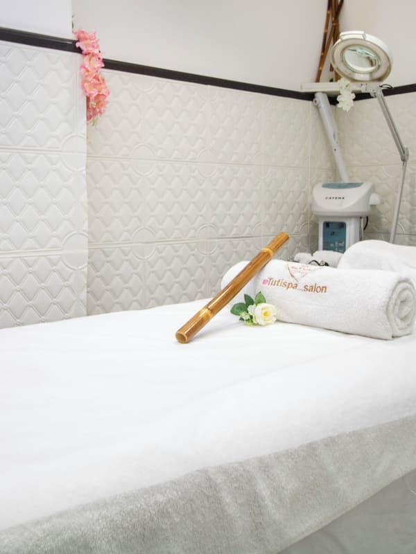 Couples treatment room(s), sauna, steam room, body treatments