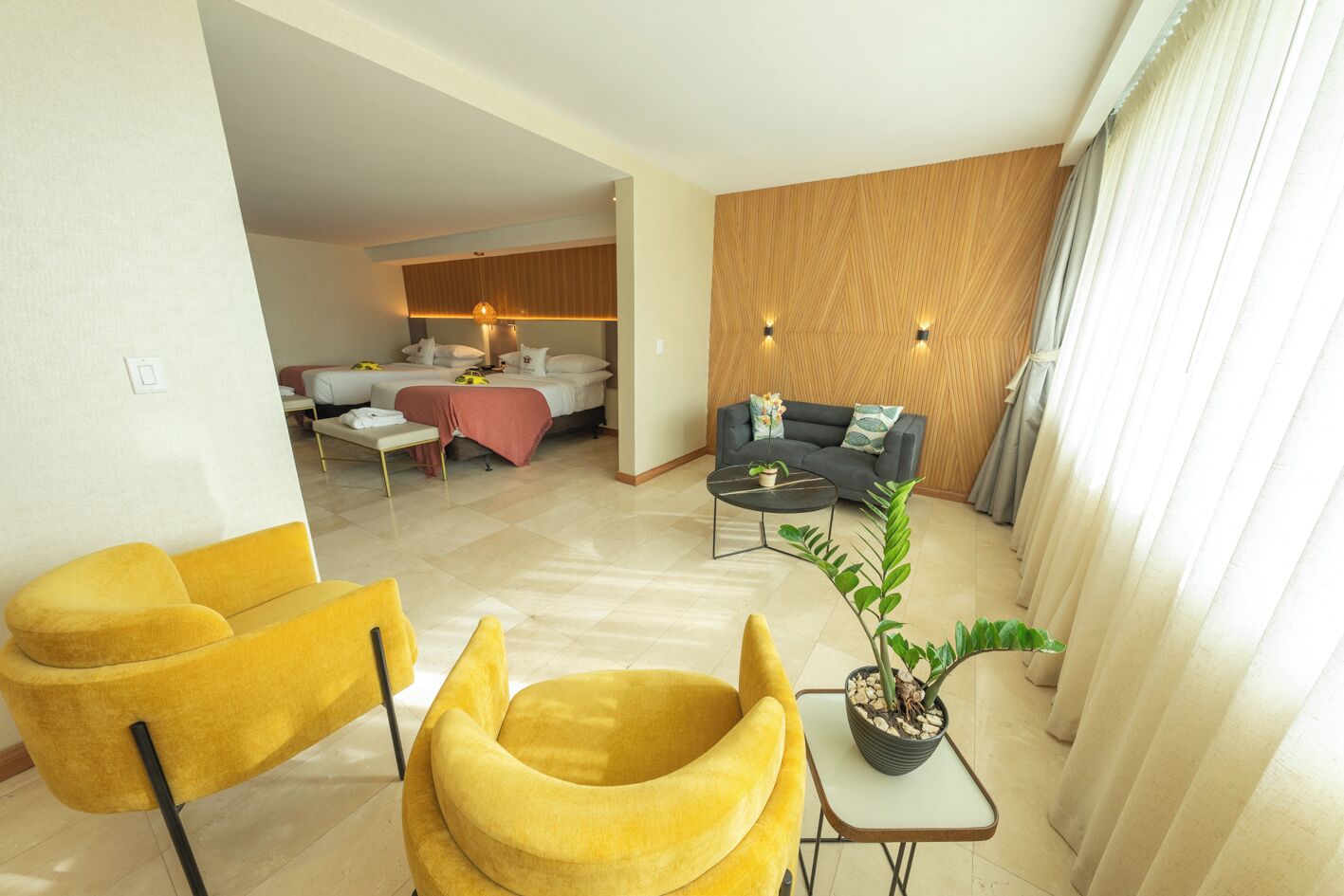 Suíte estúdio, 2 camas de casal, para não fumantes | Área de estar | TV LCD 32 polegadas com canais a cabo, TV