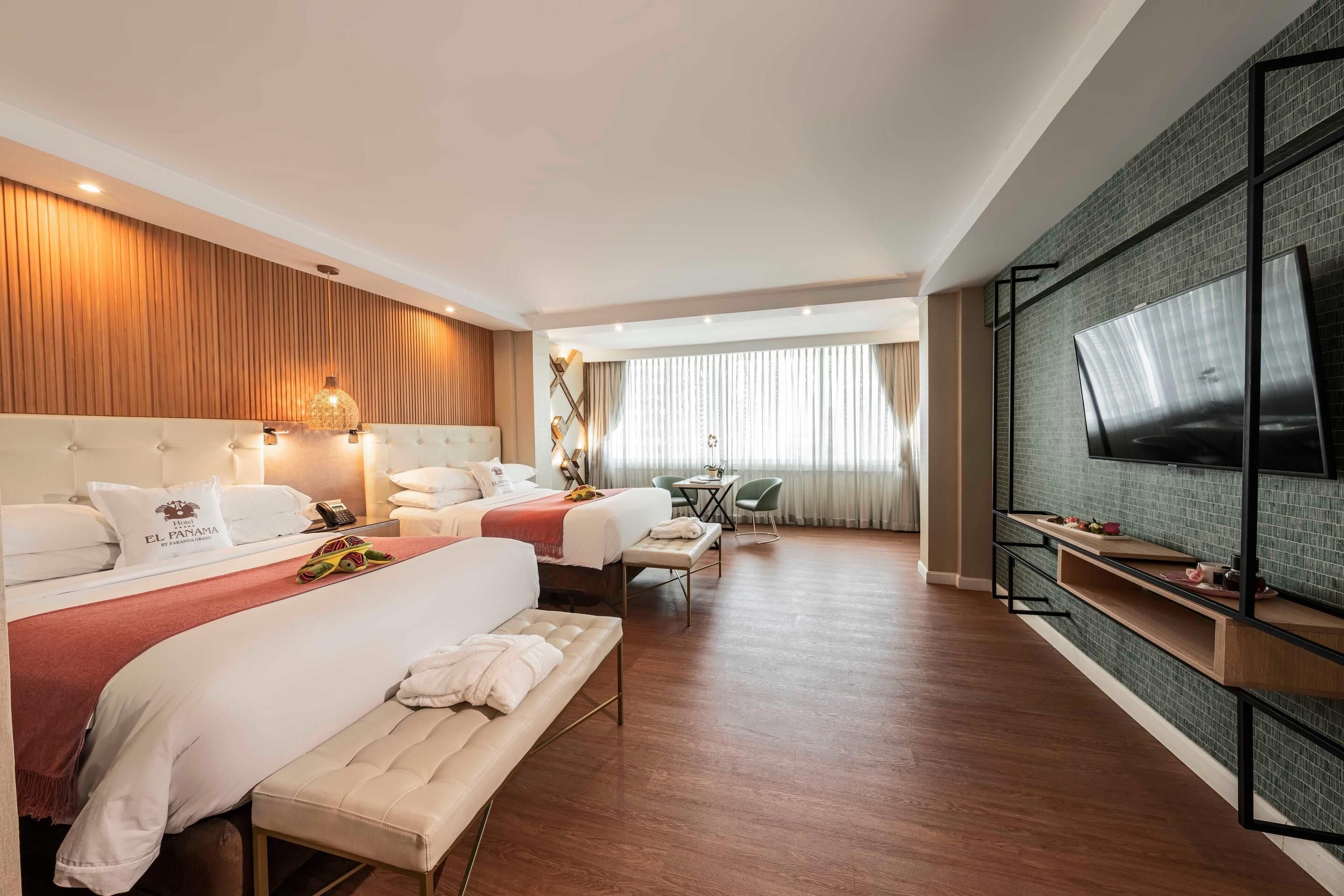 Quarto premium, 2 camas de casal, para não fumantes, vista para o jardim | Roupas de cama premium, edredons de pluma, cofres nos quartos