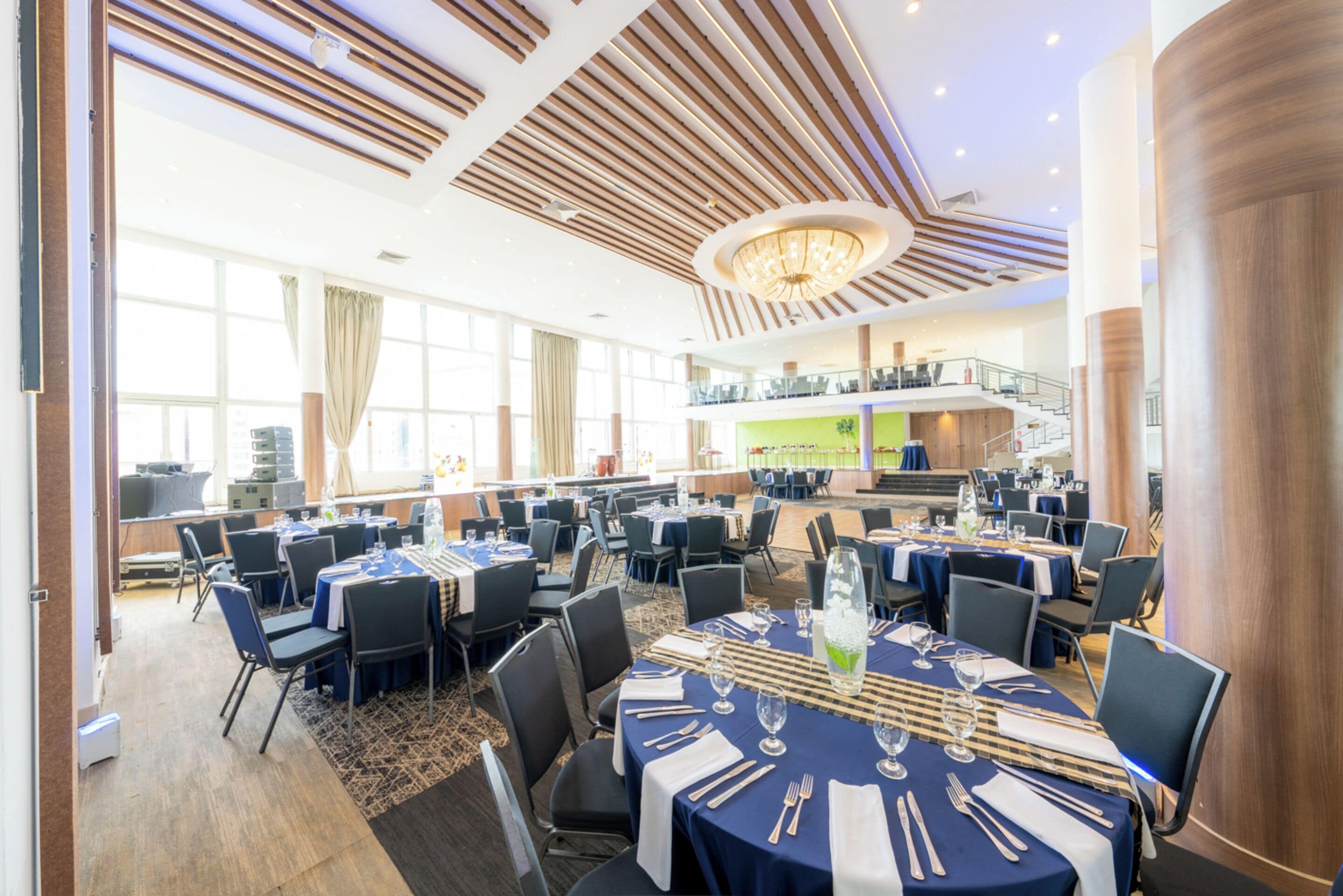 2 bars/lounges, swim-up bar, poolside bar